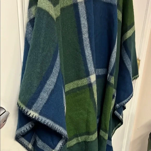 Woolrich Plaid Open Front Poncho - Picture 8 of 10